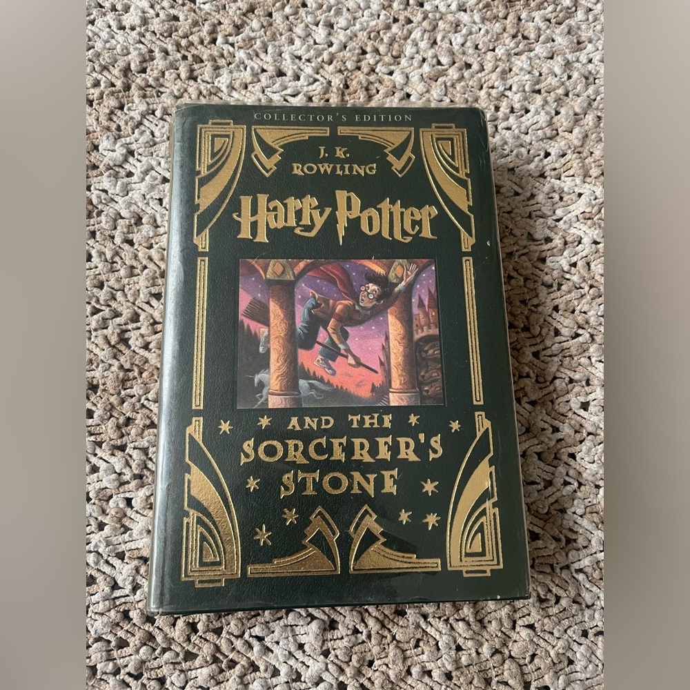 Warner Bros. Harry Potter Art Print - Black and Gold